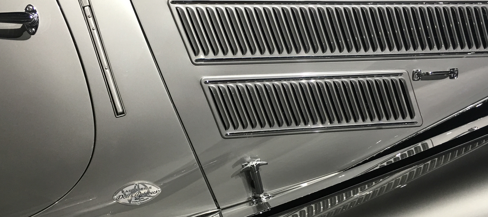 Side detail image of the louvers on a coach built 1937 Horch 853 Sport Cabriolet by Voll and Ruhrbeck